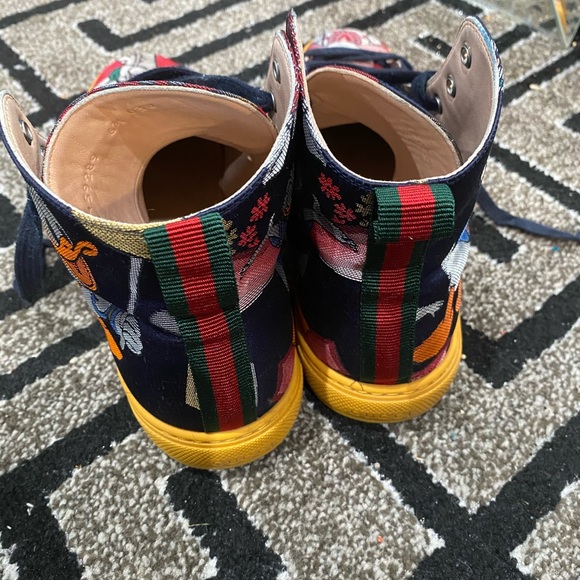 Gucci - Picture 1 of 3